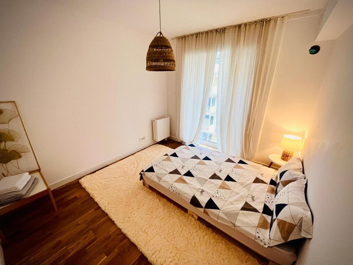 Exquisite - Two Bedroom * Bucarest