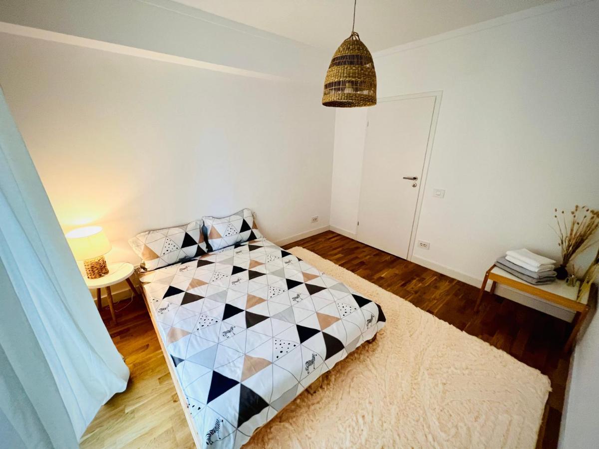 Exquisite - Two Bedroom Bucarest